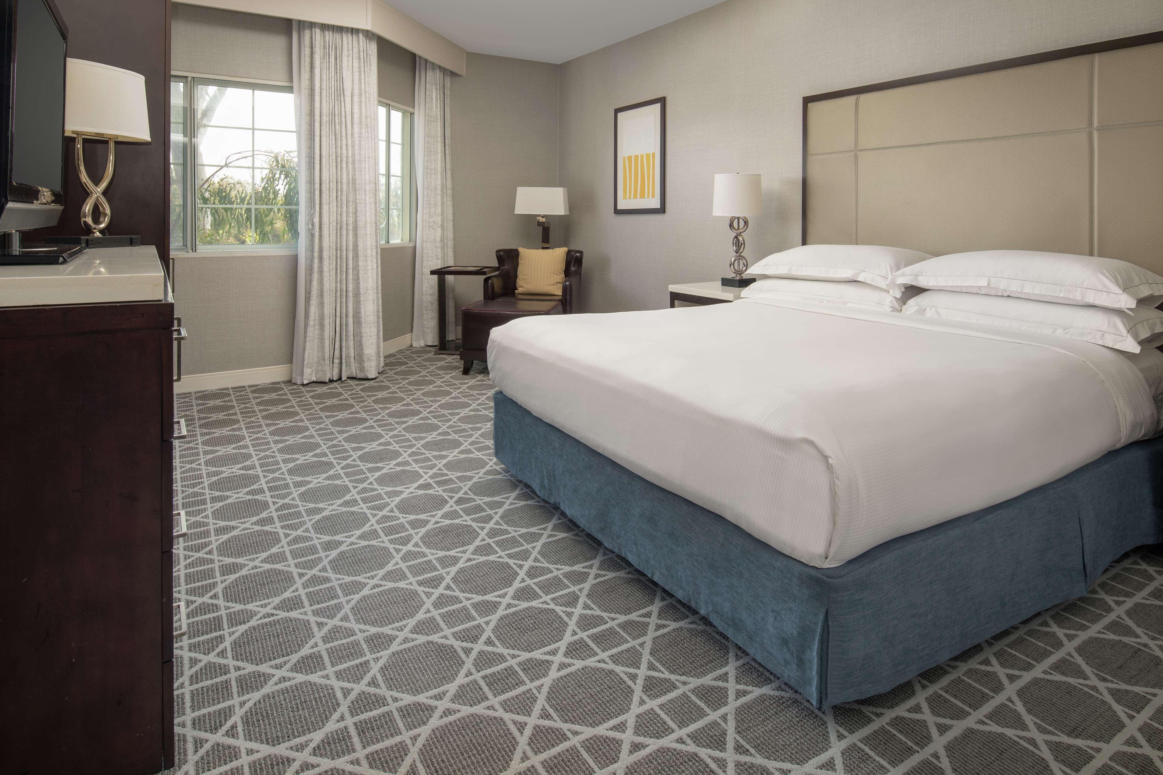 Hilton San Diego/Del Mar Екстериор снимка