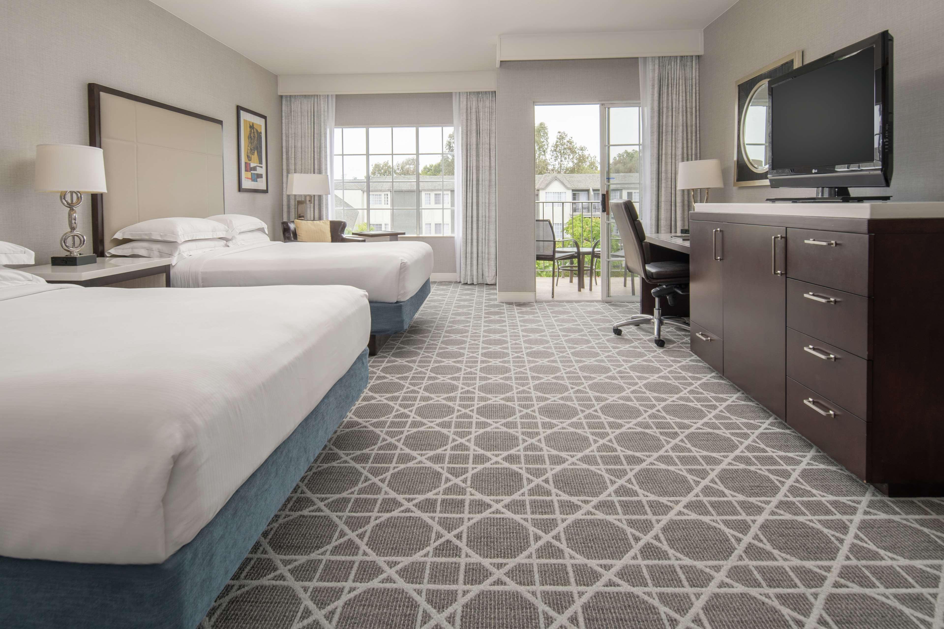 Hilton San Diego/Del Mar Екстериор снимка