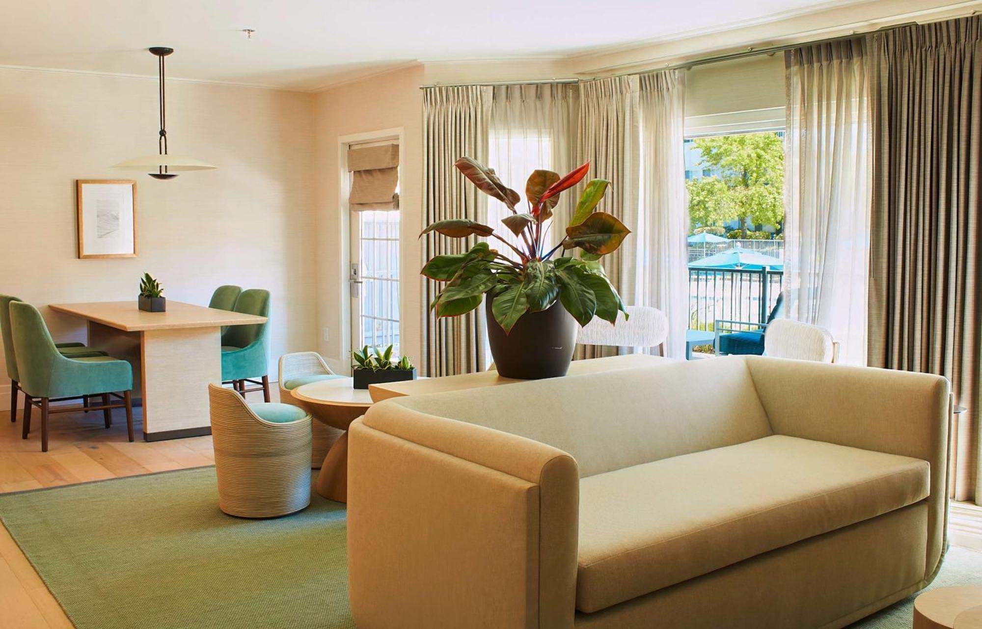 Hilton San Diego/Del Mar Екстериор снимка